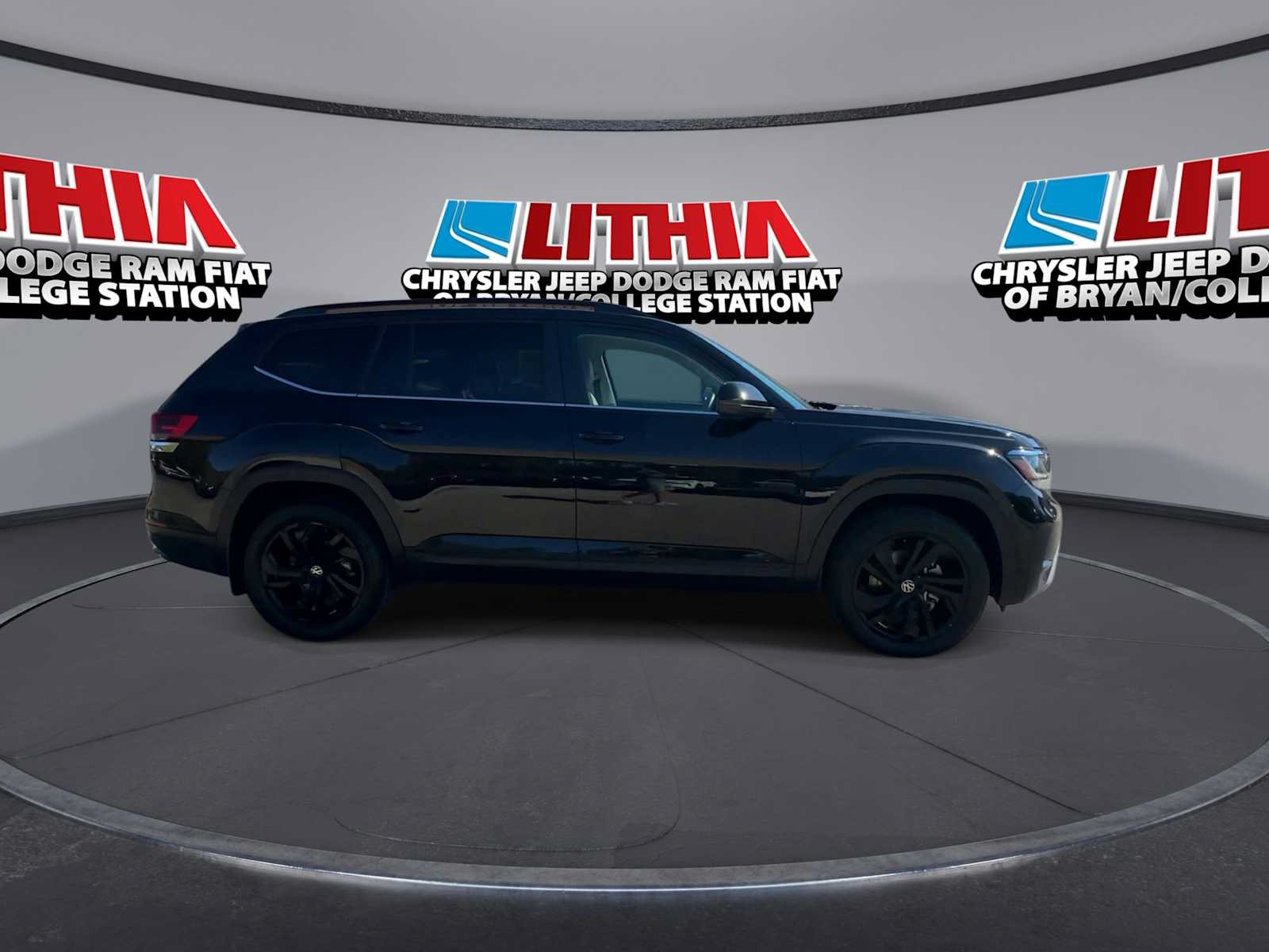 Used 2022 Volkswagen Atlas SE w/ Panoramic Sunroof Package AWD/4WD image 9