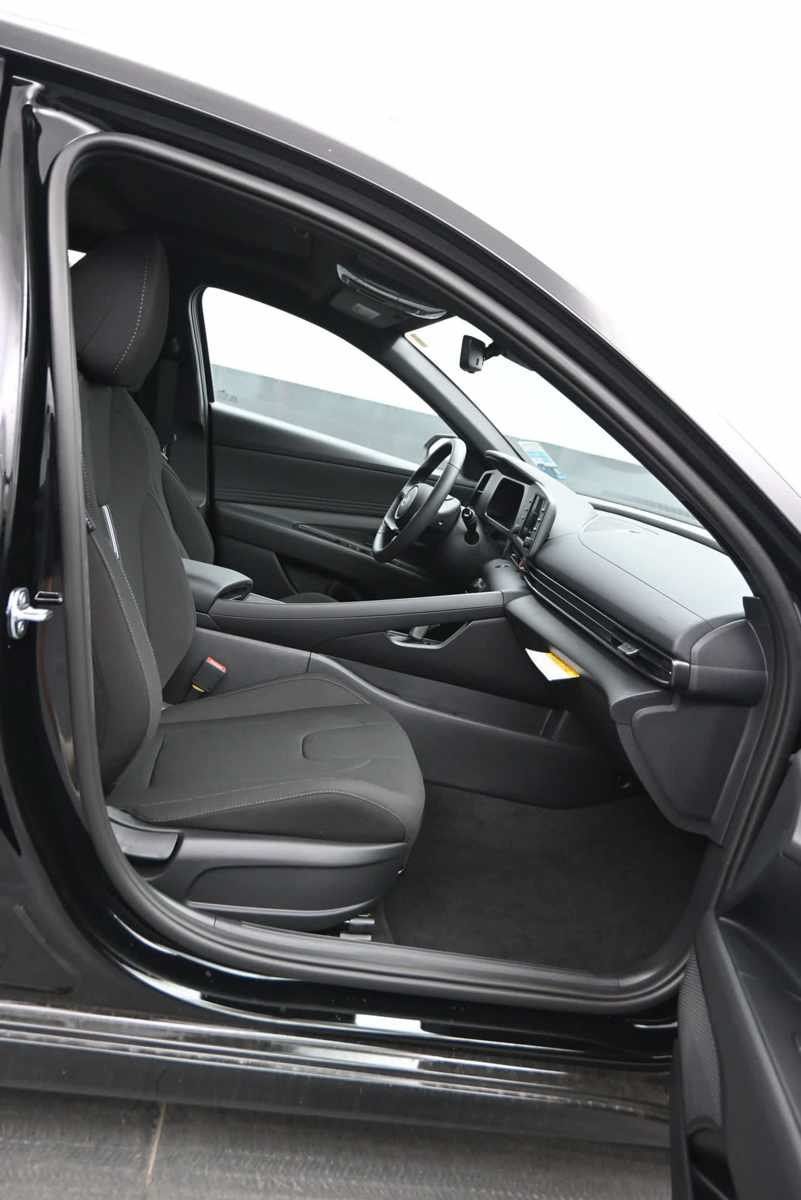 New 2026 Hyundai Elantra SEL Sport Premium FWD image 11