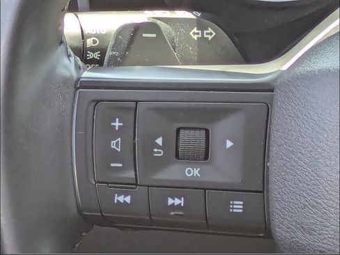 Used 2025 Nissan Rogue SV AWD/4WD image 18