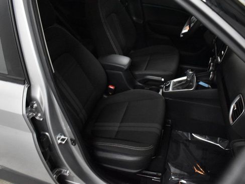 Used 2024 Hyundai Venue SEL image 15