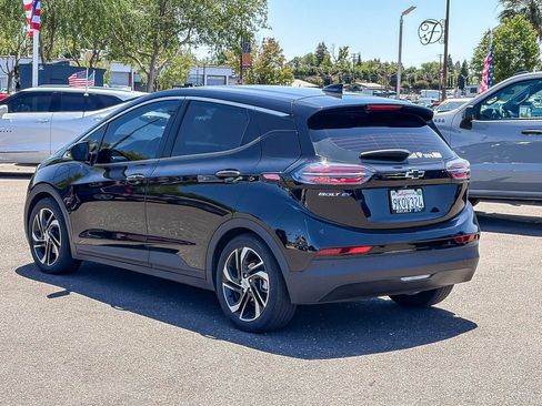 Used 2023 Chevrolet Bolt LT w/ Infotainment Package FWD image 2