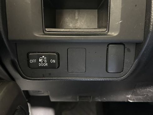Used 2017 Toyota Tacoma SR5 w/ Exterior Package AWD/4WD image 30