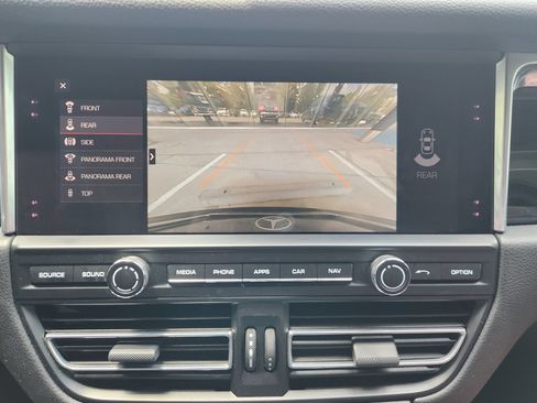 Used 2021 Porsche Macan S AWD/4WD image 17