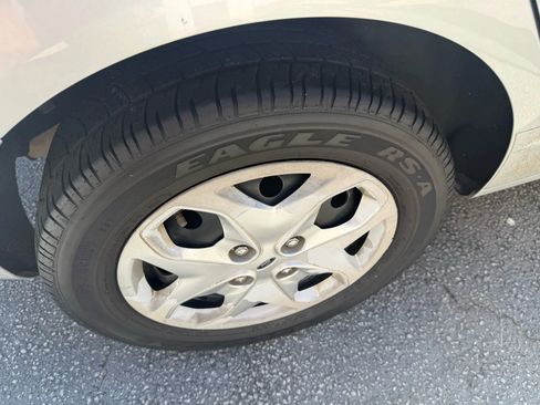 Used 2013 Ford Fiesta SE w/ Super Fuel Economy Pkg image 10