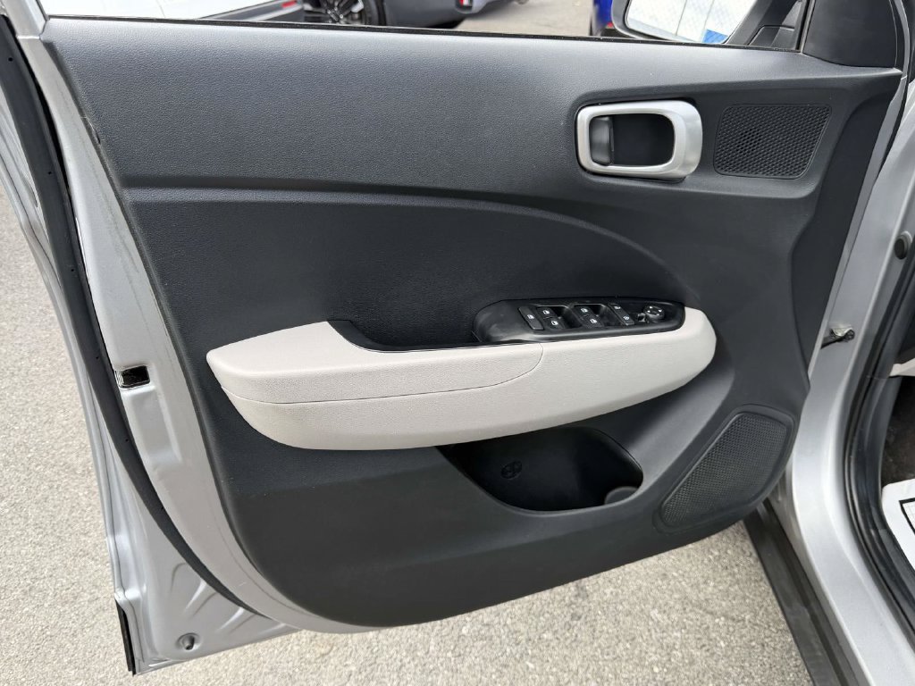 Certified 2024 Hyundai Venue SEL FWD image 16