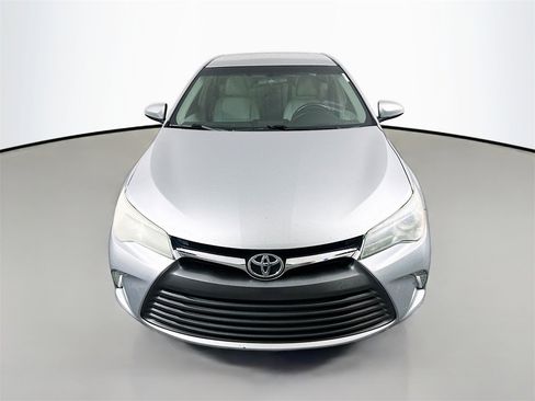 Used 2017 Toyota Camry XLE image 2