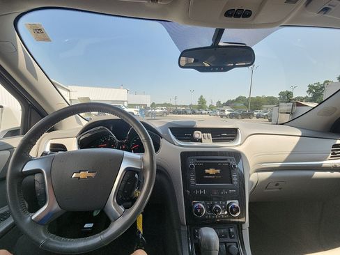 Used 2017 Chevrolet Traverse Premier FWD image 17