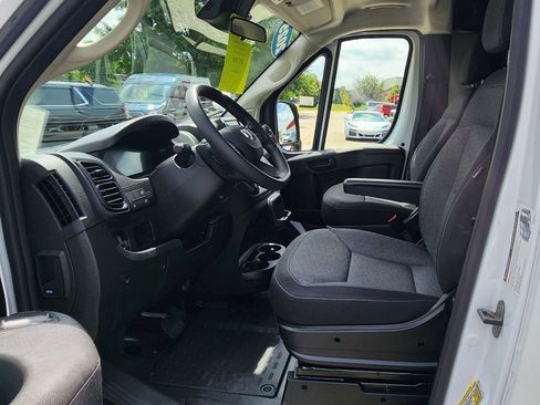 Used 2025 RAM ProMaster 2500 w/ U-Haul Equipment Group FWD image 17