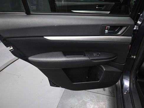 Used 2011 Subaru Outback 2.5i Premium image 28