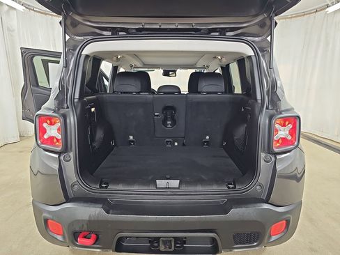 Used 2018 Jeep Renegade Trailhawk w/ UConnect 8.4 Nav Group image 15