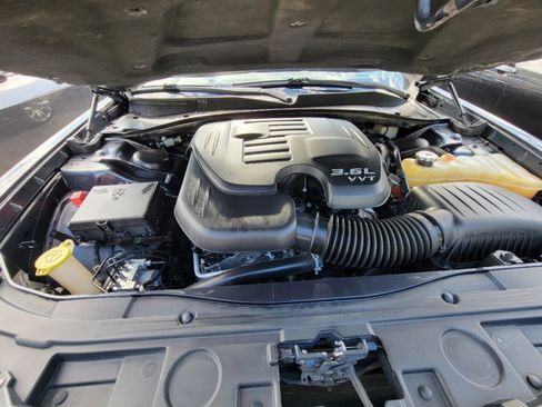 Used 2019 Chrysler 300 Limited image 27