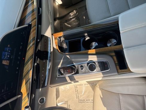 Used 2022 Cadillac Escalade Premium Luxury Platinum image 27