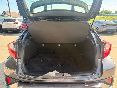 Used 2018 Toyota C-HR XLE FWD image 12