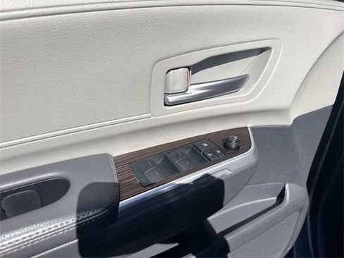 Used 2024 Toyota Sienna XLE image 17