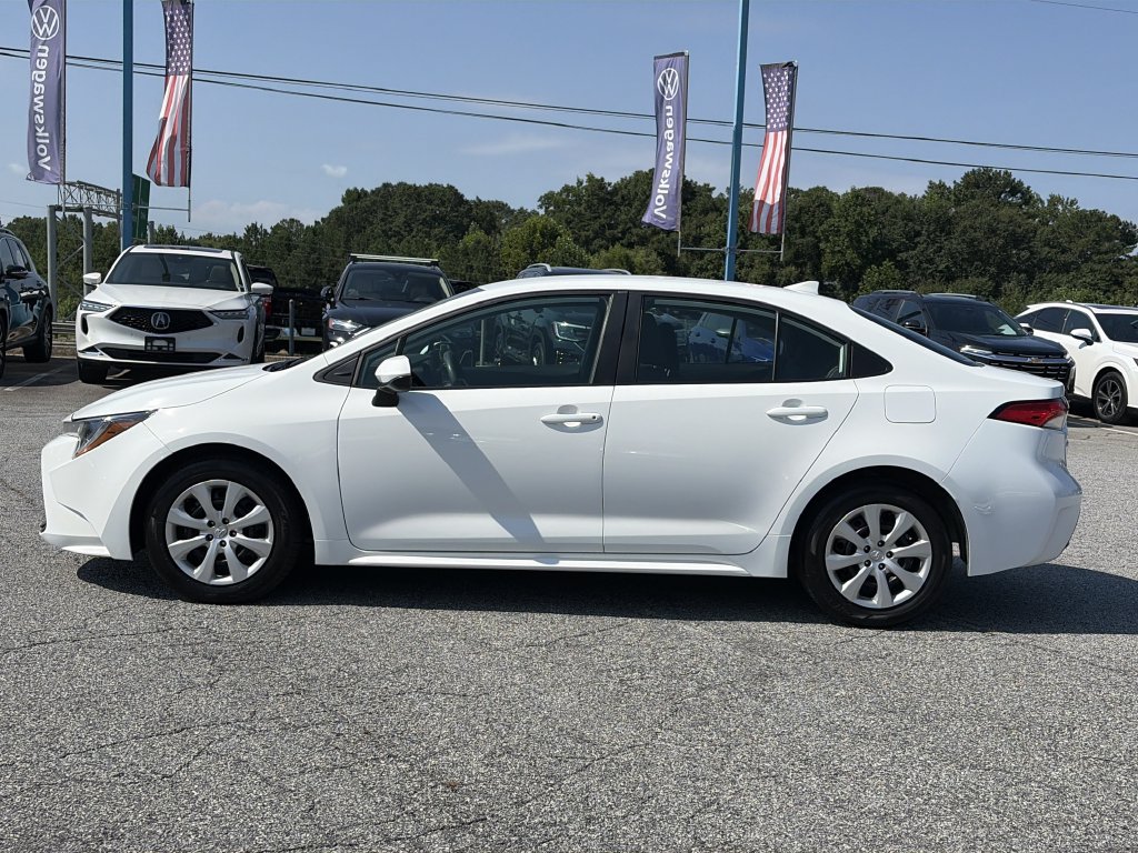 Used 2024 Toyota Corolla LE FWD image 2
