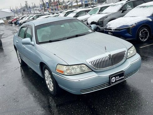 Used 2007 Lincoln Town Car Signature image 3