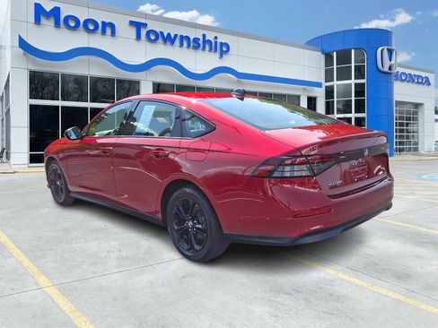 Used 2025 Honda Accord SE image 4