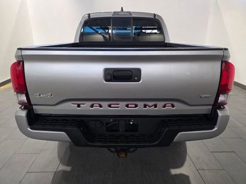 Used 2022 Toyota Tacoma SR AWD/4WD image 4