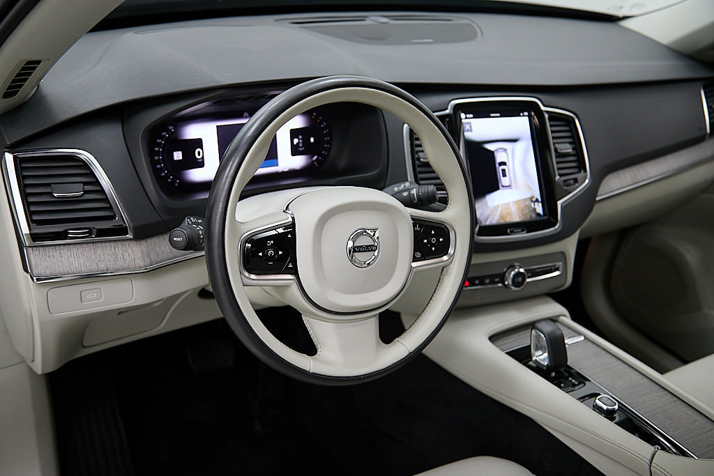 Certified 2023 Volvo XC90 B6 Plus w/ Protection Package AWD/4WD image 13