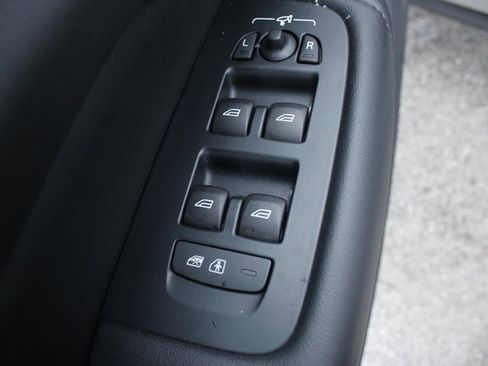 Used 2025 Volvo XC60 B5 Plus image 11