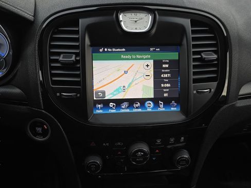 Used 2014 Chrysler 300 S image 4