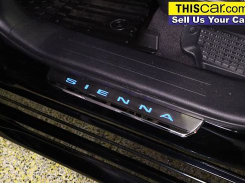 Used 2025 Toyota Sienna XLE image 33