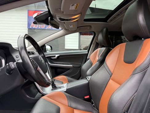 Used 2018 Volvo V60 T5 Cross Country w/ Convenience Package image 17