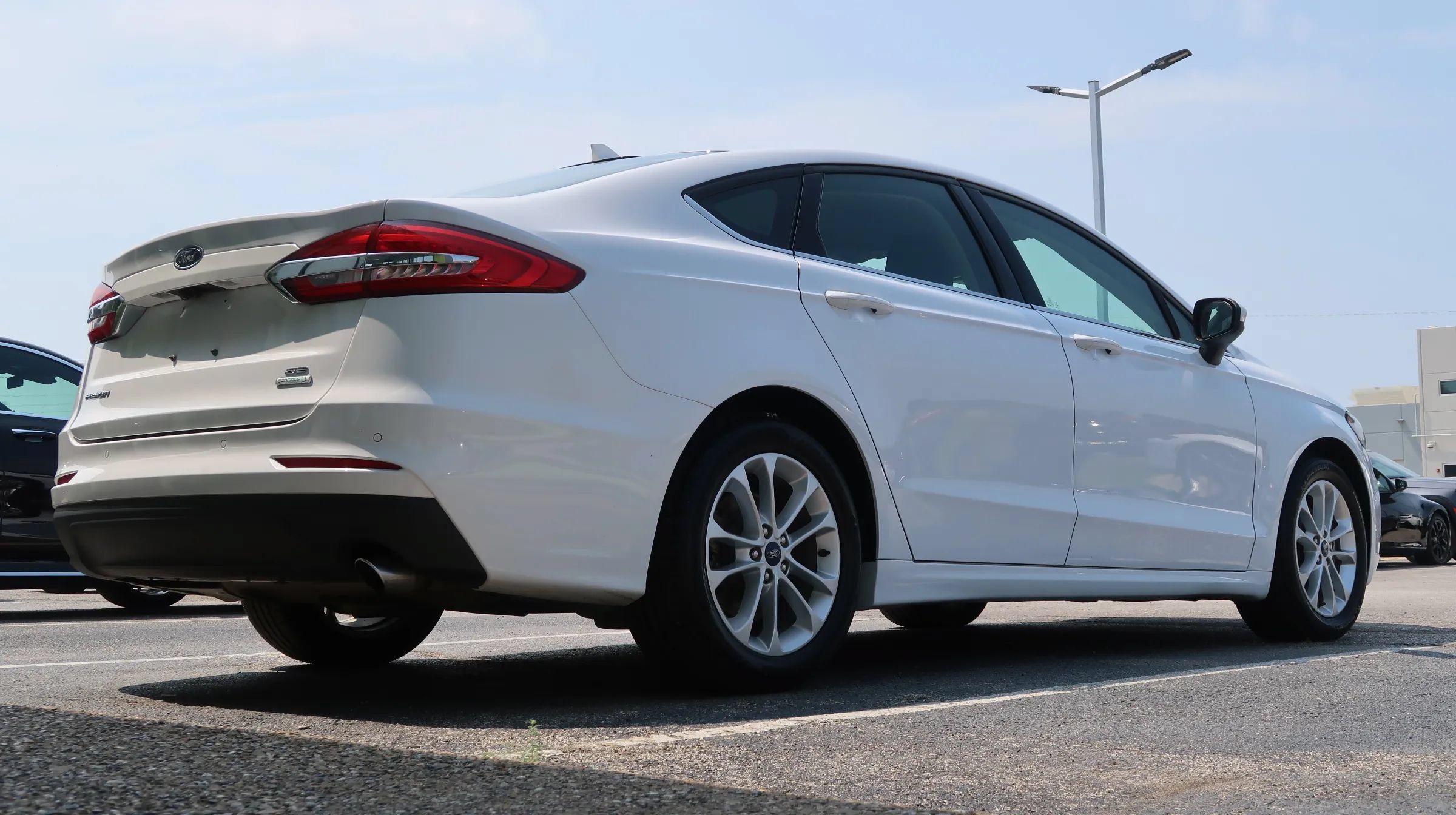 Used 2019 Ford Fusion SE FWD image 14