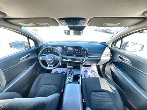 Used 2024 Kia Sportage LX image 18