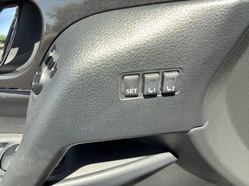 Used 2019 Nissan Rogue SV w/ Premium Package FWD image 22