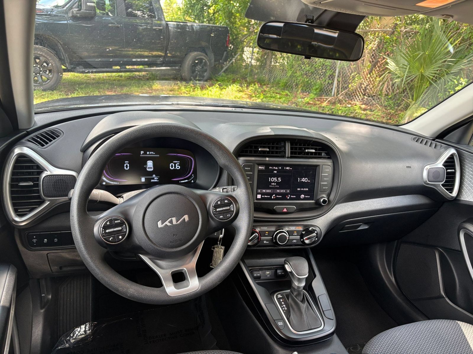 Used 2025 Kia Soul LX w/ LX Technology Package FWD image 30