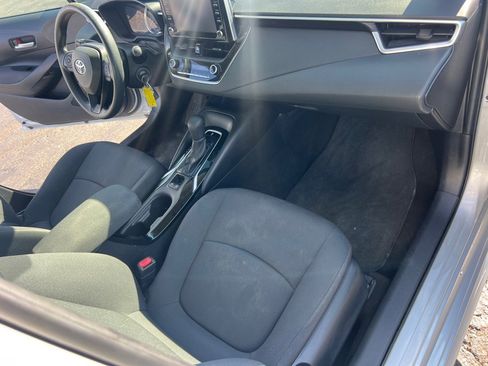 Used 2020 Toyota Corolla LE image 19
