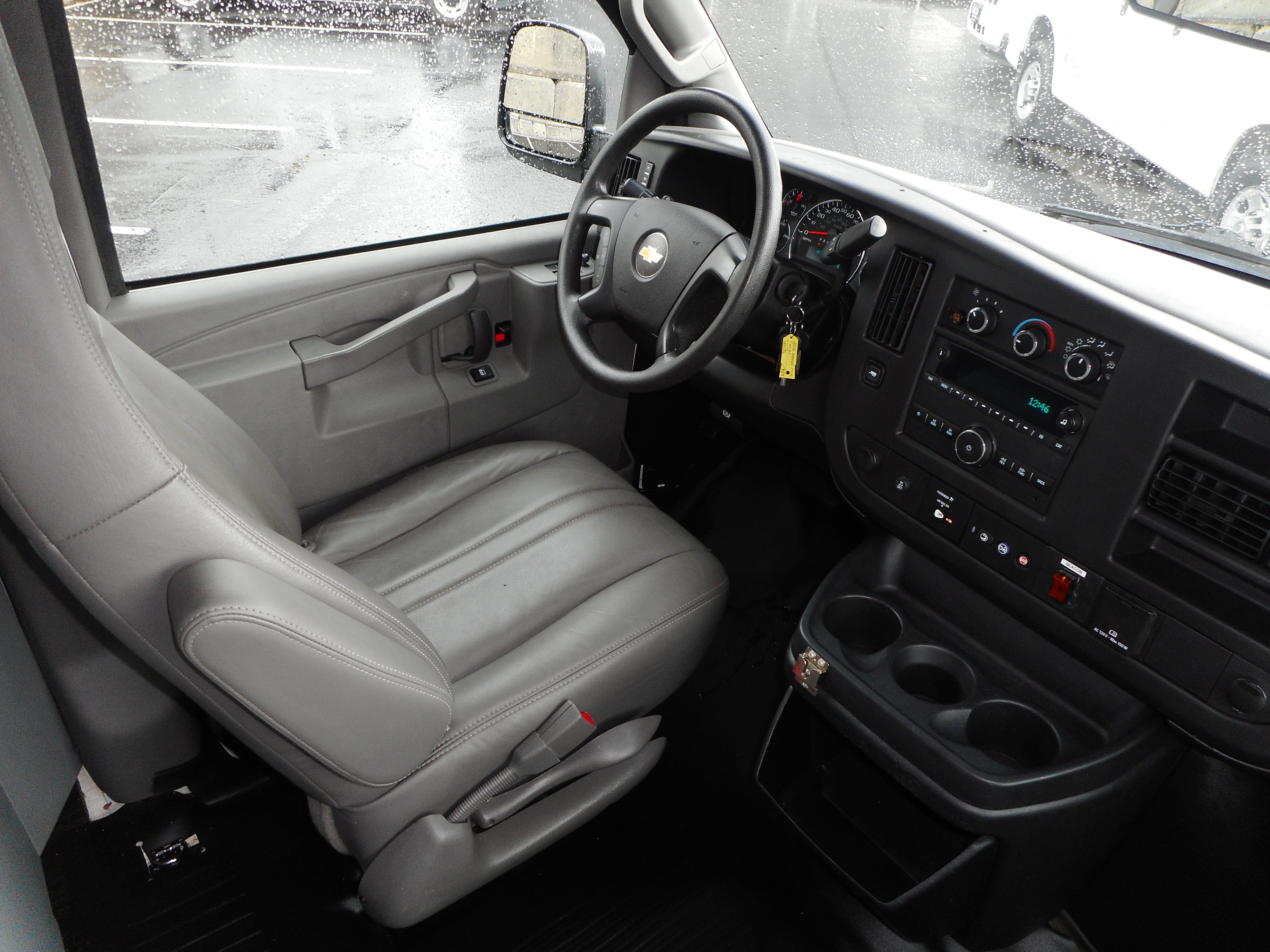 Used 2016 Chevrolet Express 2500 RWD image 23