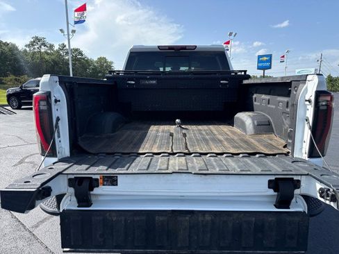Used 2024 GMC Sierra 2500 AT4 w/ AT4 Premium Plus Package AWD/4WD image 5
