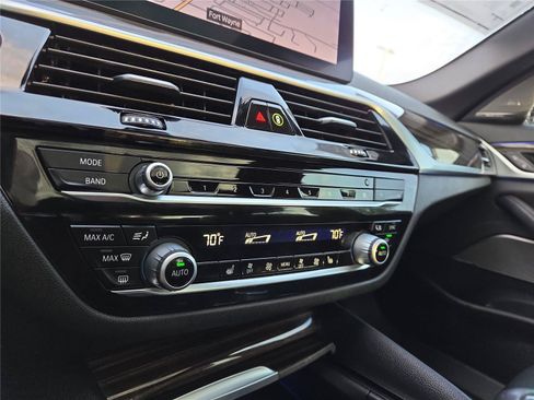 Used 2021 BMW 530i xDrive w/ Premium Package AWD/4WD image 11