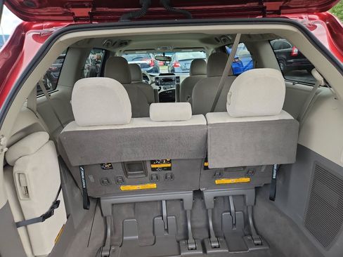 Used 2011 Toyota Sienna LE FWD image 33