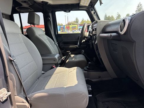 Used 2008 Jeep Wrangler Unlimited Sahara AWD/4WD image 16