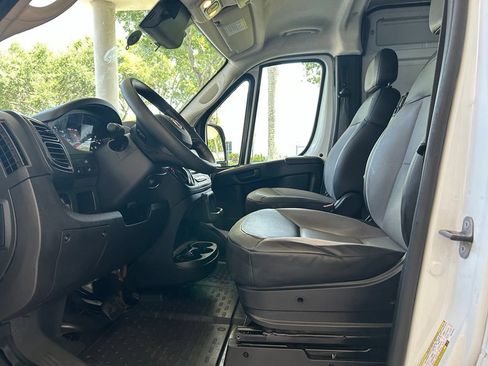 Used 2025 RAM ProMaster 2500 w/ Convenience Group FWD image 4