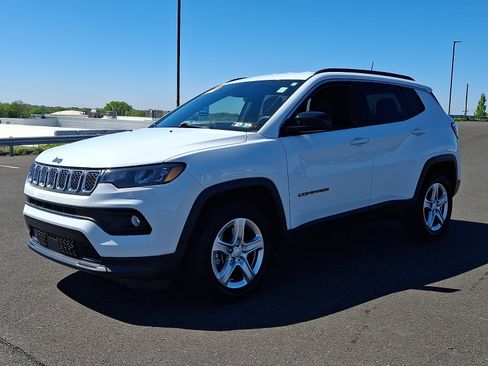 Certified 2023 Jeep Compass Latitude w/ Convenience Group AWD/4WD image 3