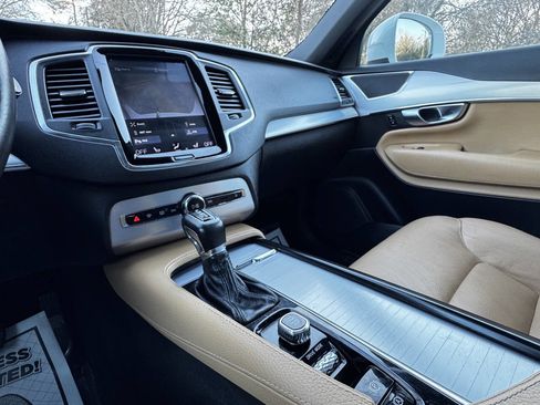 Used 2018 Volvo XC90 T5 Momentum w/ Convenience Package image 11