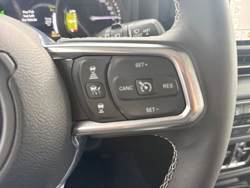 Used 2025 Jeep Wrangler Unlimited Sahara AWD/4WD image 17