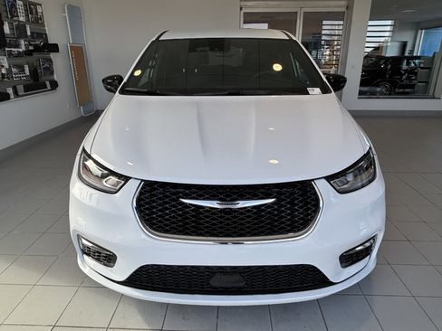Used 2026 Chrysler Pacifica Select FWD image 5