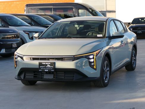 New 2025 Kia K4 LXS image 6