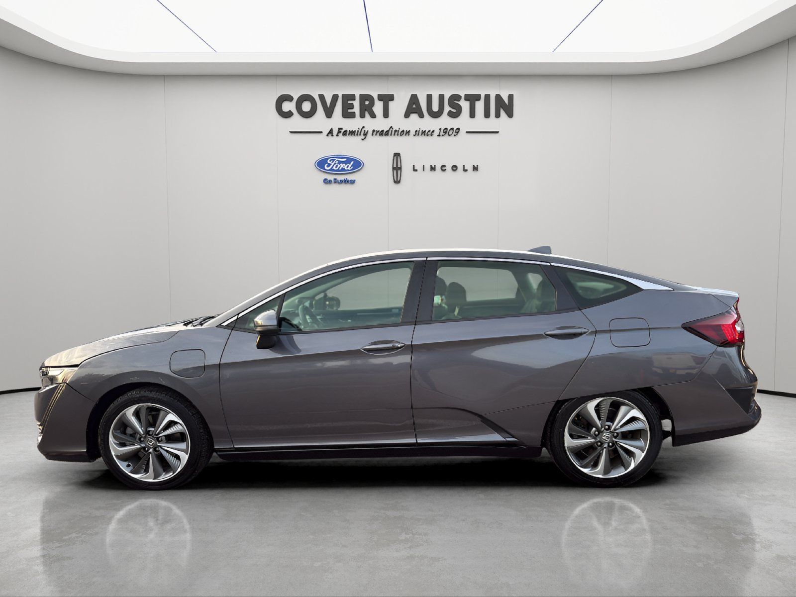 Used 2018 Honda Clarity Plug-In Hybrid image 2