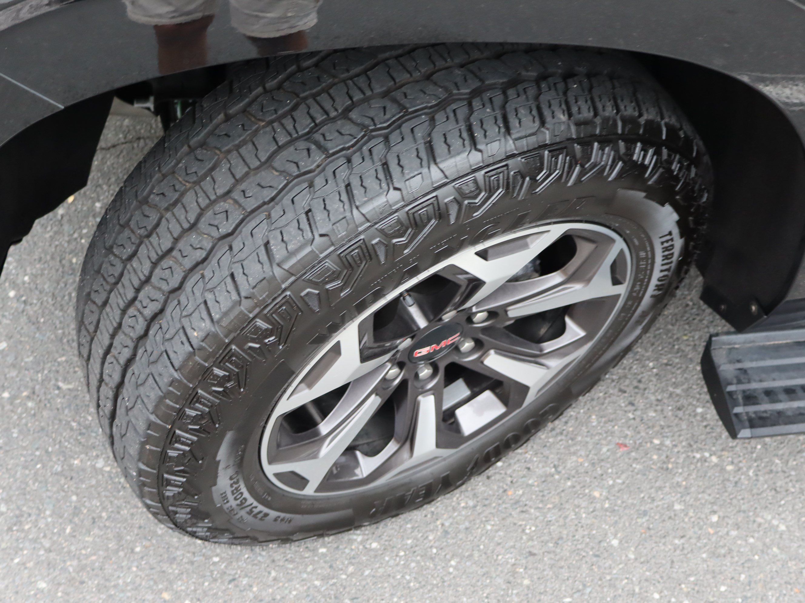 Used 2025 GMC Yukon AT4 Ultimate AWD/4WD image 47