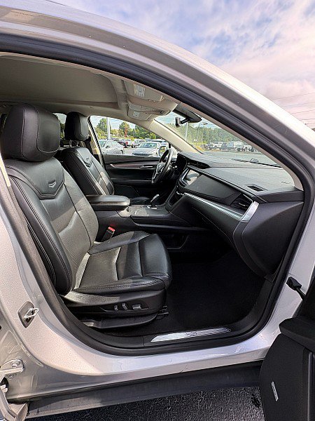 Used 2017 Cadillac XT5 Luxury FWD image 17