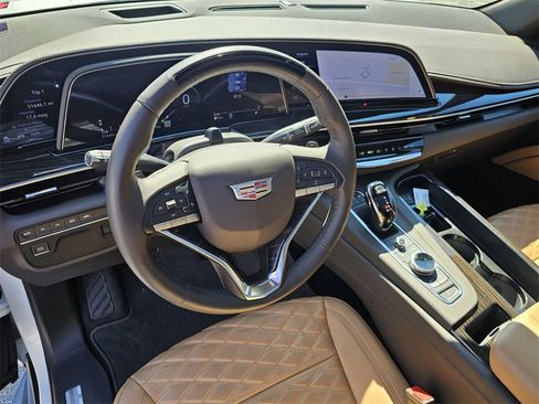 Used 2022 Cadillac Escalade Premium Luxury image 15