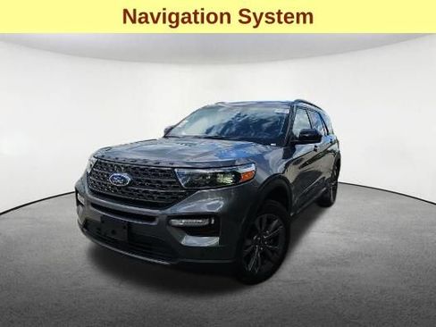 Used 2022 Ford Explorer XLT w/ Equipment Group 202A AWD/4WD image 4