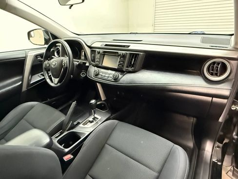 Used 2018 Toyota RAV4 XLE w/ Carpet Mat Package FWD image 12