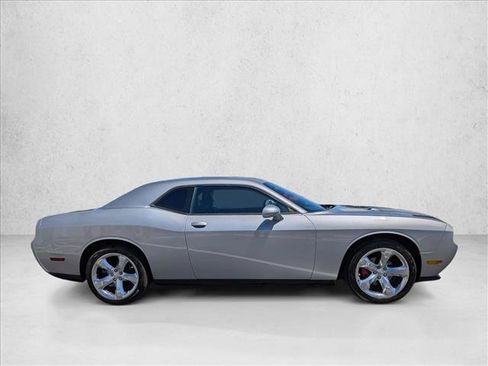 Used 2011 Dodge Challenger RWD image 4